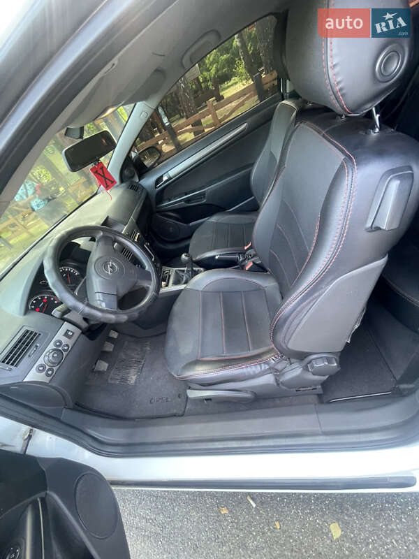 Хэтчбек Opel Astra 2006 в Мене