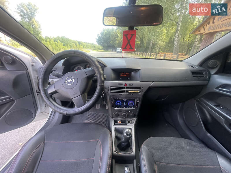 Хэтчбек Opel Astra 2006 в Мене