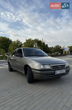 Седан Opel Astra 1992 в Ивано-Франковске
