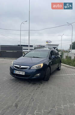 Универсал Opel Astra 2011 в Львове