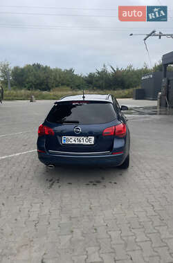 Универсал Opel Astra 2011 в 