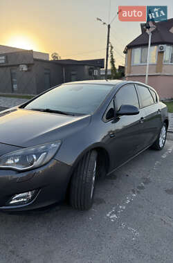 Хэтчбек Opel Astra 2010 в 