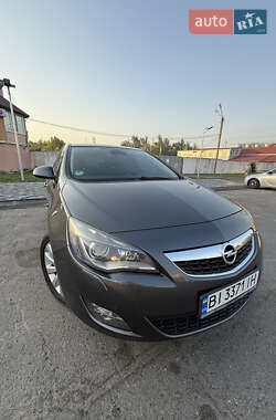 Хэтчбек Opel Astra 2010 в 