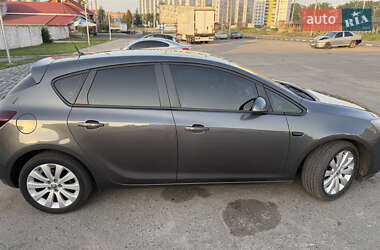 Хэтчбек Opel Astra 2010 в 