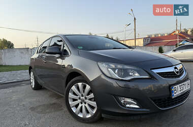 Хэтчбек Opel Astra 2010 в 