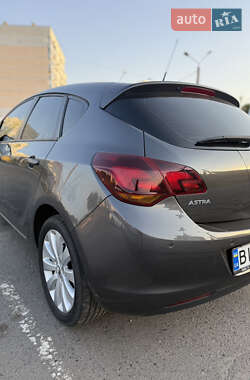 Хэтчбек Opel Astra 2010 в 