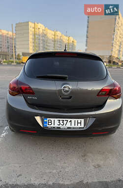 Хэтчбек Opel Astra 2010 в 