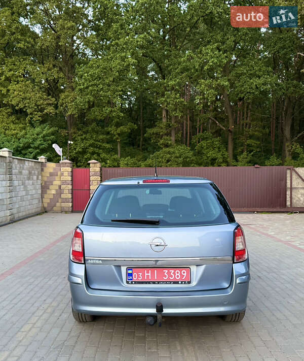 Універсал Opel Astra 2010 в Луцьку