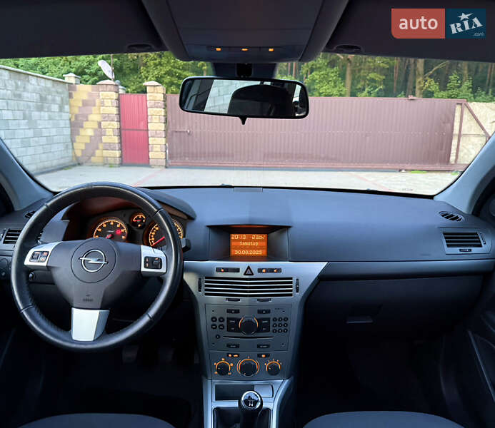 Універсал Opel Astra 2010 в Луцьку