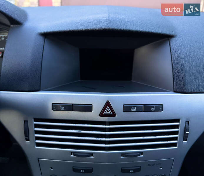 Універсал Opel Astra 2010 в Луцьку