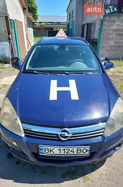 Універсал Opel Astra 2005 в Вараші