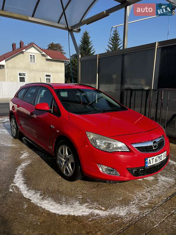 Универсал Opel Astra 2011 в Коломые