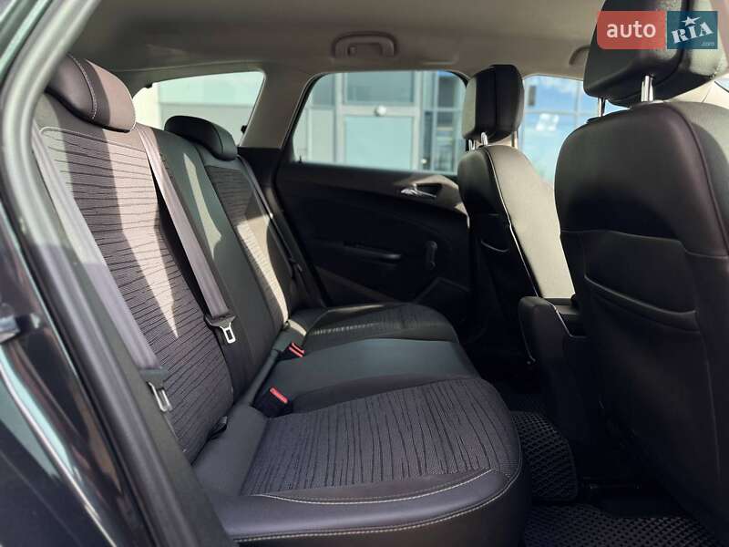 Универсал Opel Astra 2015 в Луцке