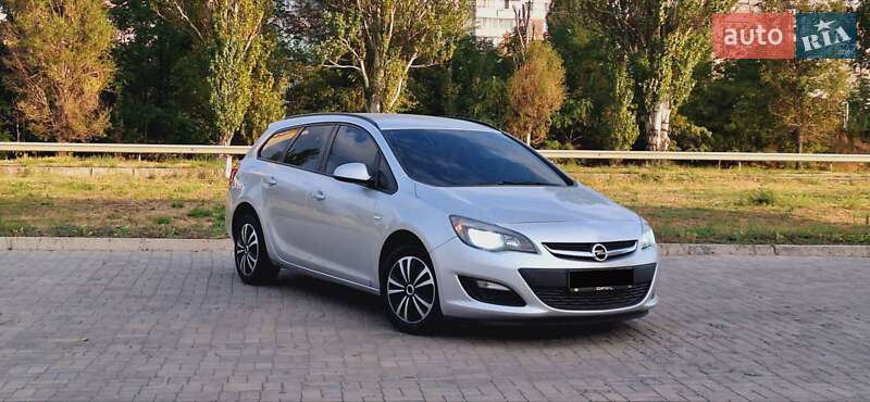 Универсал Opel Astra 2014 в Днепре