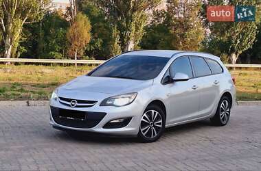 Универсал Opel Astra 2014 в Днепре