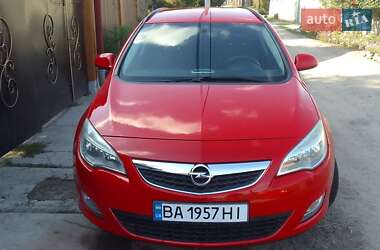 Універсал Opel Astra 2011 в Кропивницькому