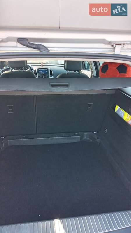 Универсал Opel Astra 2011 в Нововолынске