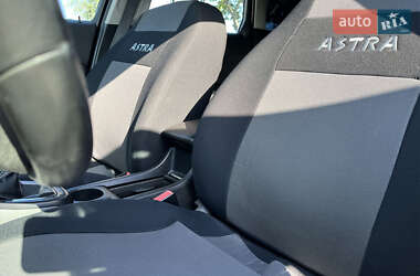 Универсал Opel Astra 2011 в 