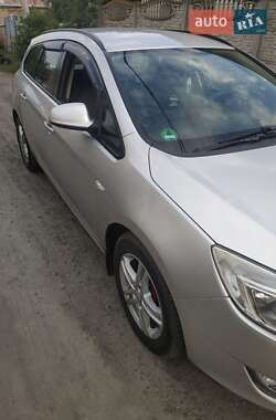 Универсал Opel Astra 2011 в 
