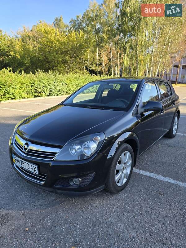 Хэтчбек Opel Astra 2012 в 