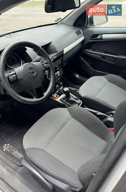 Универсал Opel Astra 2010 в 