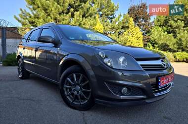 Универсал Opel Astra 2010 в Полтаве