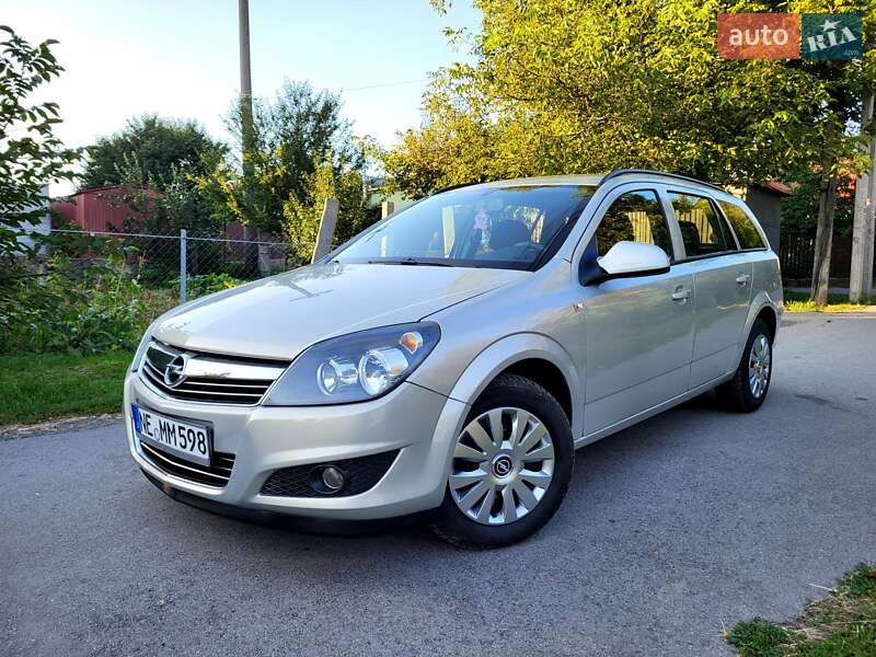 Универсал Opel Astra 2010 в 