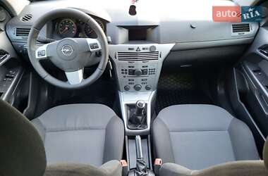 Универсал Opel Astra 2010 в 