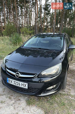 Универсал Opel Astra 2012 в Остроге