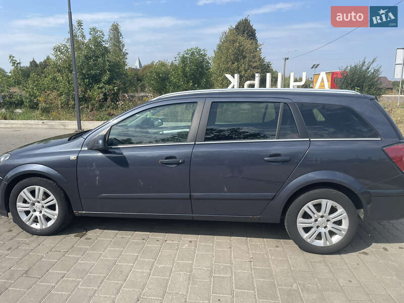 Універсал Opel Astra 2009 в Луцьку