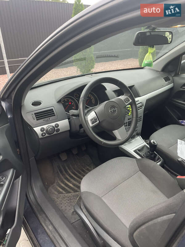 Універсал Opel Astra 2009 в Луцьку