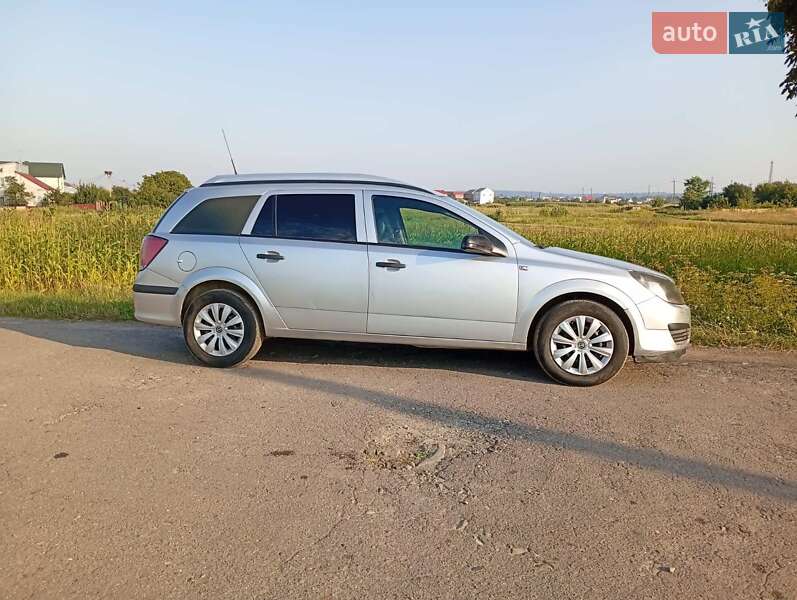 Универсал Opel Astra 2005 в Золочеве