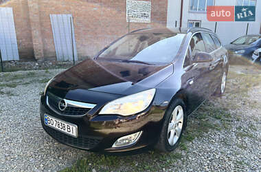 Універсал Opel Astra 2012 в Чорткові