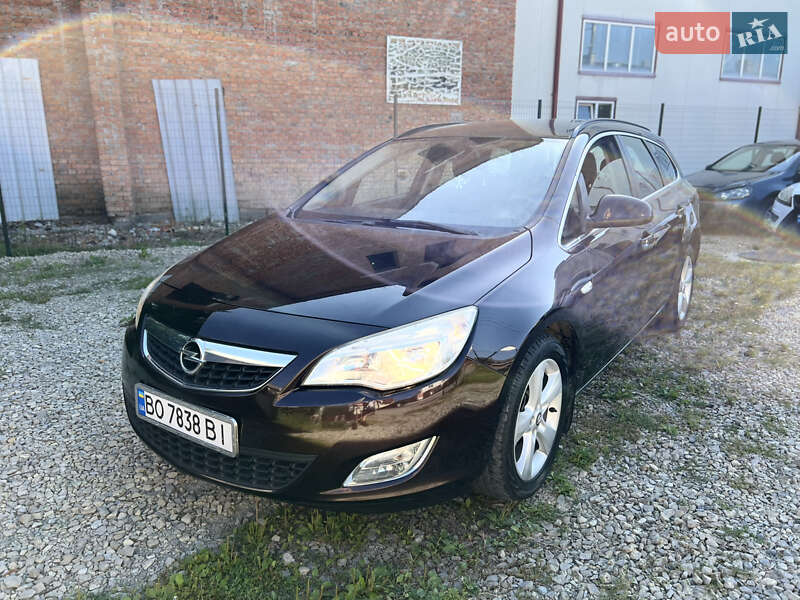 Универсал Opel Astra 2012 в 