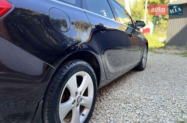 Универсал Opel Astra 2012 в 