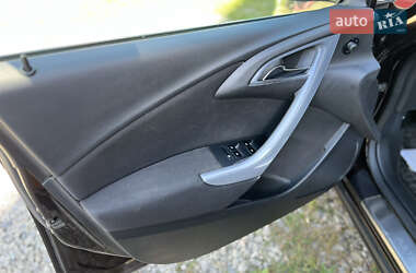 Универсал Opel Astra 2012 в 