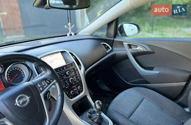 Универсал Opel Astra 2012 в 
