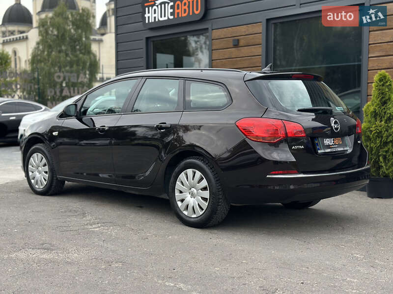 Универсал Opel Astra 2014 в Шептицькому