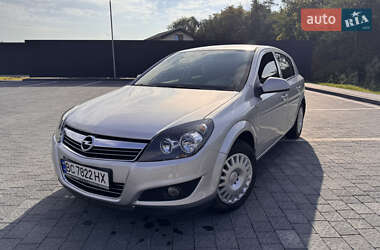 Хетчбек Opel Astra 2012 в Самборі