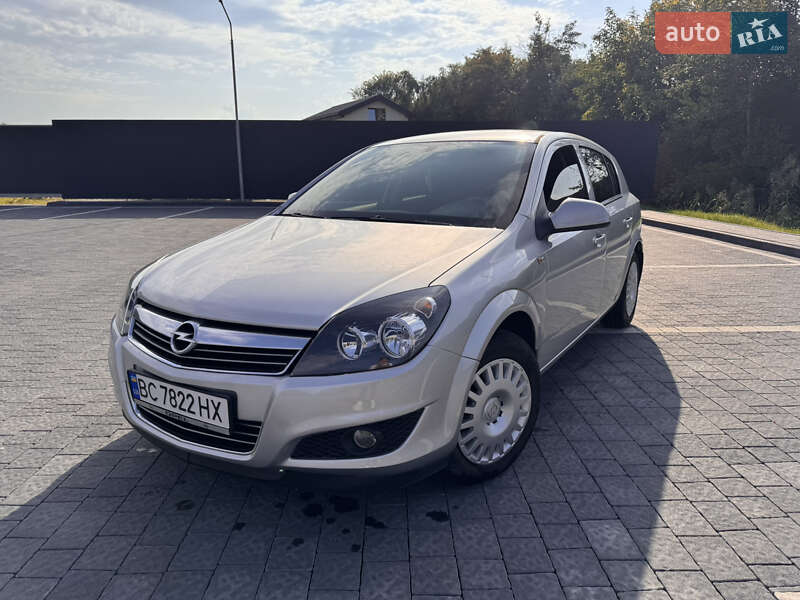 Opel Astra 2012
