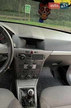 Хэтчбек Opel Astra 2006 в 