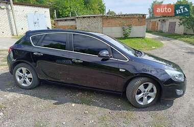 Хэтчбек Opel Astra 2010 в 