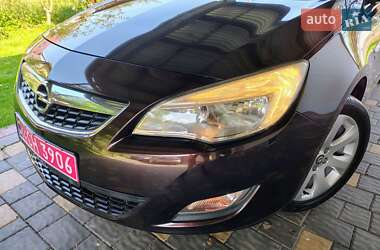 Хетчбек Opel Astra 2013 в 