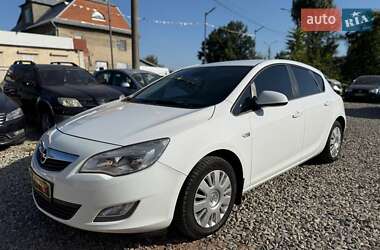 Хэтчбек Opel Astra 2011 в 