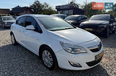 Хэтчбек Opel Astra 2011 в 
