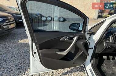 Хэтчбек Opel Astra 2011 в 