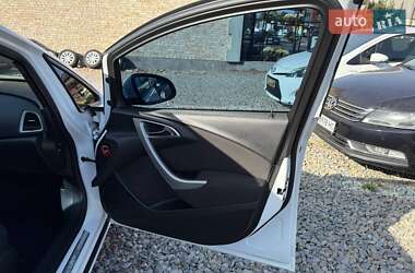 Хэтчбек Opel Astra 2011 в 