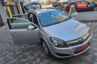 Универсал Opel Astra 2010 в 