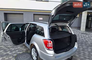 Универсал Opel Astra 2010 в 