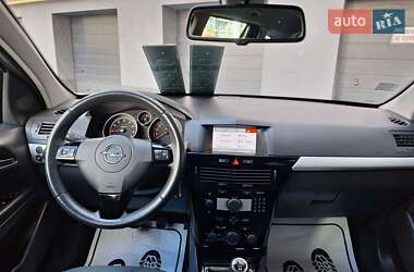 Универсал Opel Astra 2010 в 